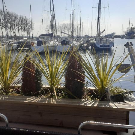 Hotel Magnifique Bateau Maison Ouistreham Exterior foto