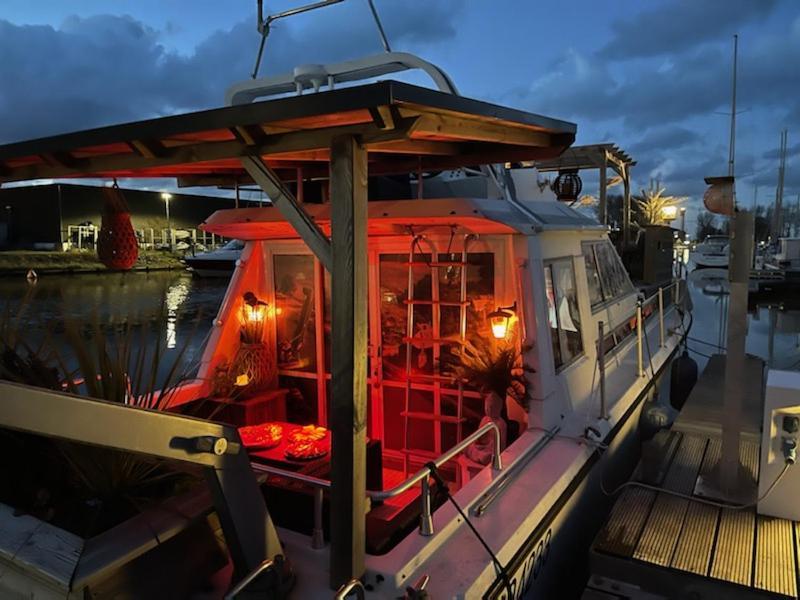 Hotel Magnifique Bateau Maison Ouistreham Exterior foto